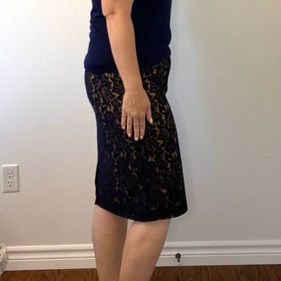 New with tags! Banana Republic Navy blue lace pencil skirt with nude liner - Picture 2 of 3